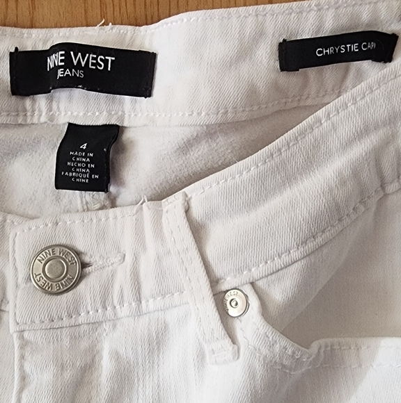 White Embroidered Jeans with Floral Design - Picture 4 of 5